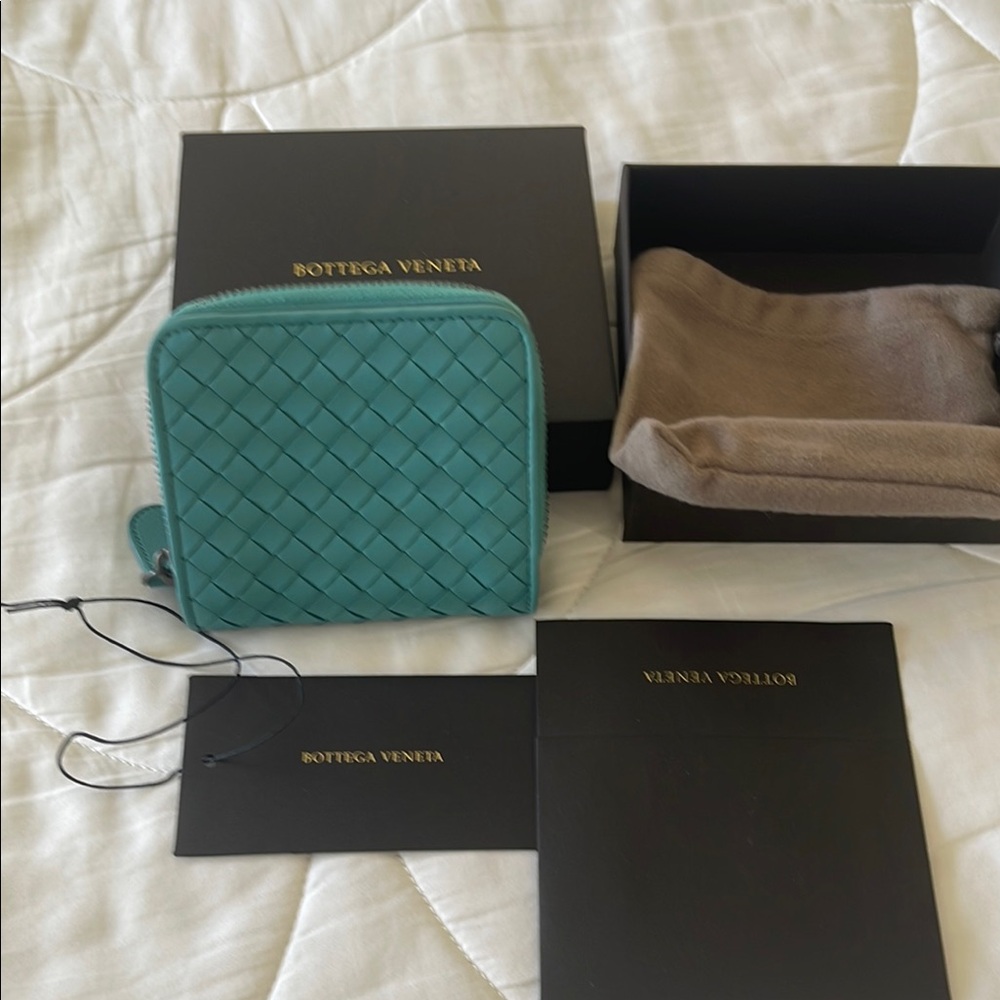 Bottega Veneta Blue Intrecciato Leather Wallet - Picture 6 of 8